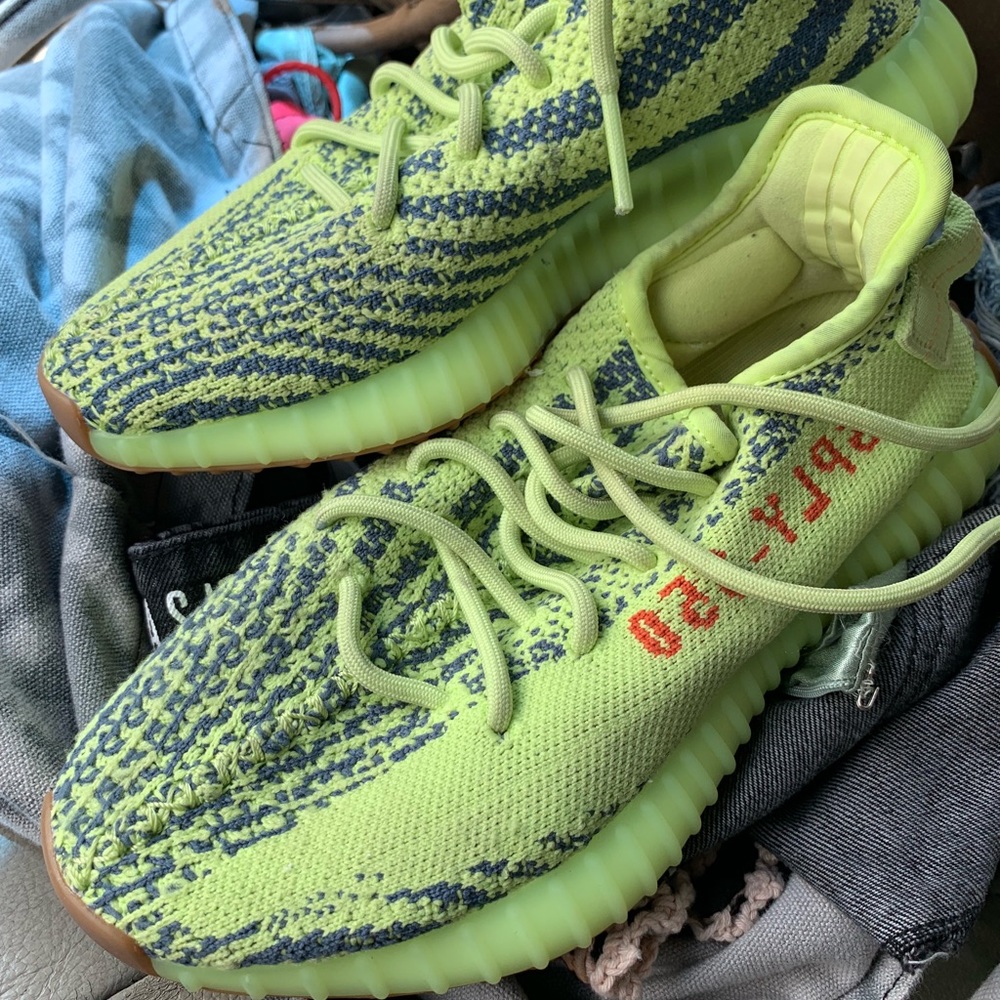 4.5 MEN YEEZY, 6.5 WOMEN